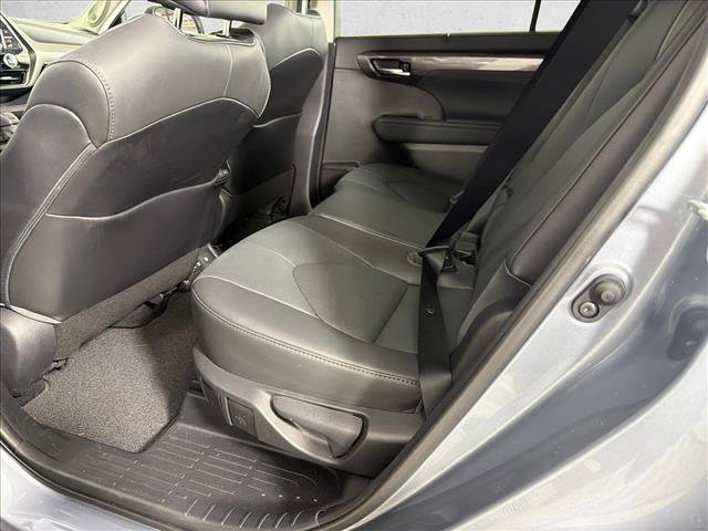 Used 2021 Toyota Highlander Limited AWD/4WD image 23