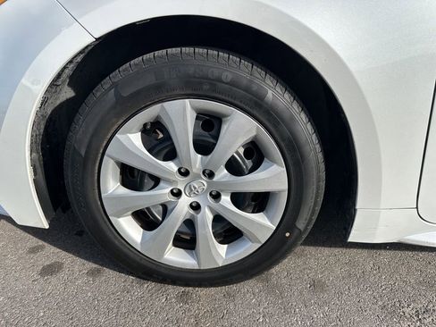 Used 2023 Toyota Corolla LE image 5