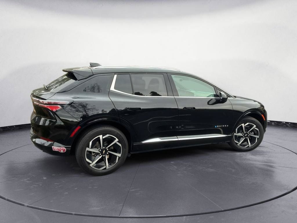 Used 2024 Chevrolet Equinox EV LT FWD image 7