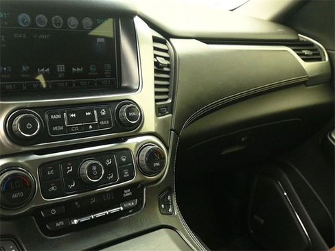 Used 2019 Chevrolet Suburban Premier w/ Premier Plus Edition image 12