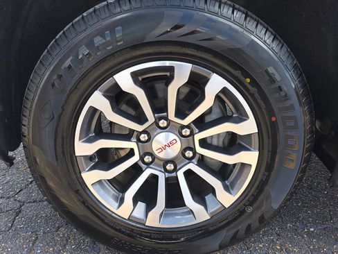 Used 2020 GMC Sierra 1500 AT4 w/ AT4 Premium Package AWD/4WD image 10