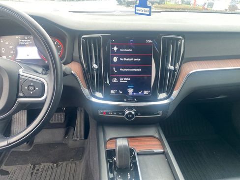 Used 2022 Volvo S60 B5 Momentum w/ Advanced Package image 25