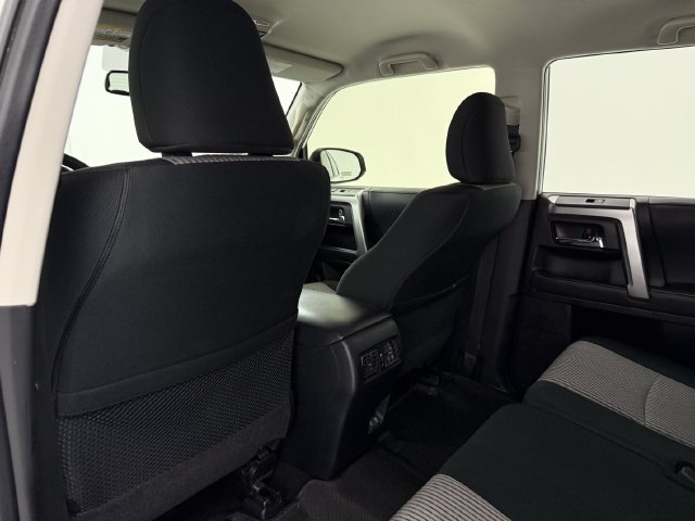 Used 2020 Toyota 4Runner SR5 AWD/4WD image 30