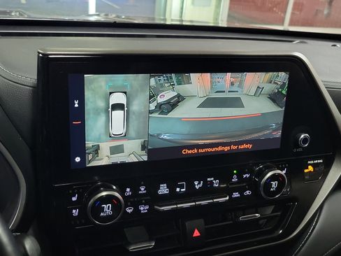 Used 2023 Toyota Highlander Limited image 29