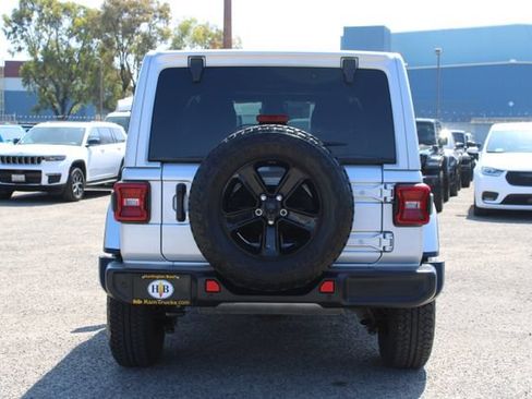 Used 2022 Jeep Wrangler Unlimited Sahara AWD/4WD image 4