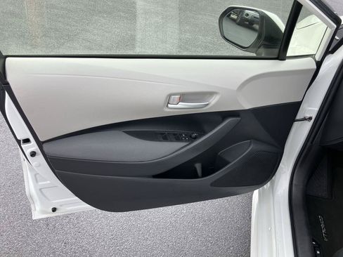 Used 2021 Toyota Corolla LE FWD image 13