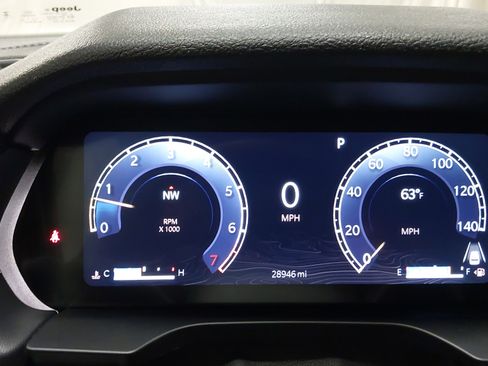 Used 2024 Jeep Grand Cherokee L Laredo image 18