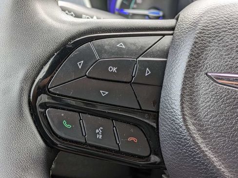 Used 2024 Chrysler Pacifica Limited FWD image 28