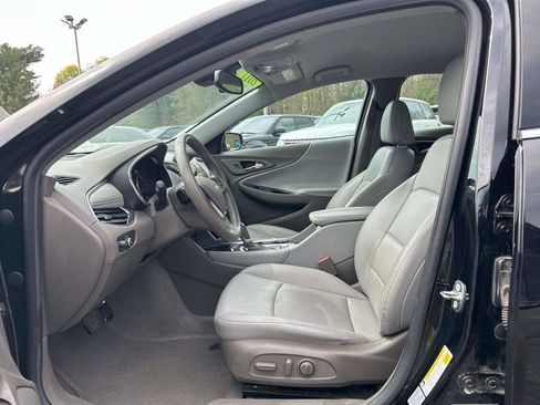 Used 2017 Chevrolet Malibu Hybrid w/ Leather Package image 12