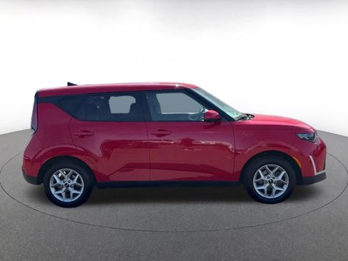 Used 2025 Kia Soul LX w/ LX Technology Package FWD image 16