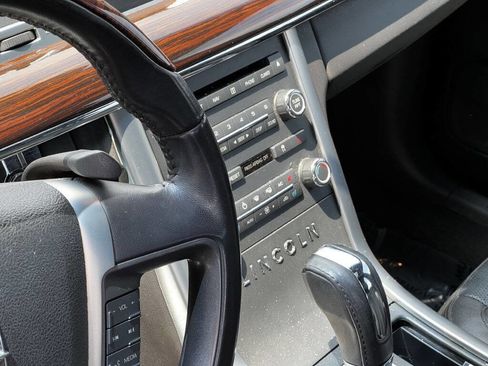 Used 2010 Lincoln MKS AWD image 17