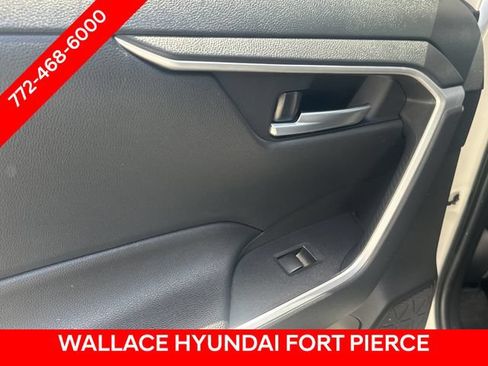 Used 2020 Toyota RAV4 XLE AWD/4WD image 10