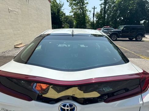 Used 2018 Toyota Prius Prime Premium FWD image 4