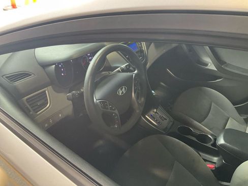 Used 2013 Hyundai Elantra GLS w/ Preferred Pkg FWD image 12