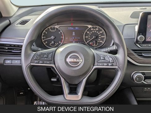 Used 2024 Nissan Altima 2.5 SV image 12