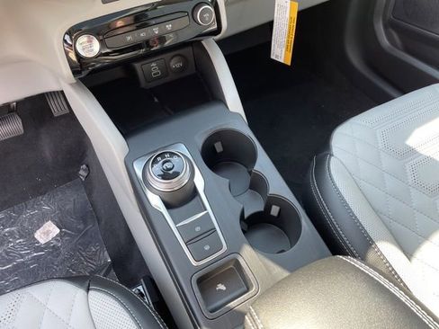 Certified 2024 Ford Escape SE w/ PHEV Premium Package image 20