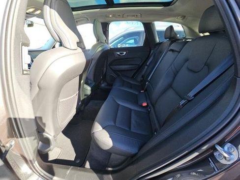 Certified 2025 Volvo XC60 B5 Plus image 6