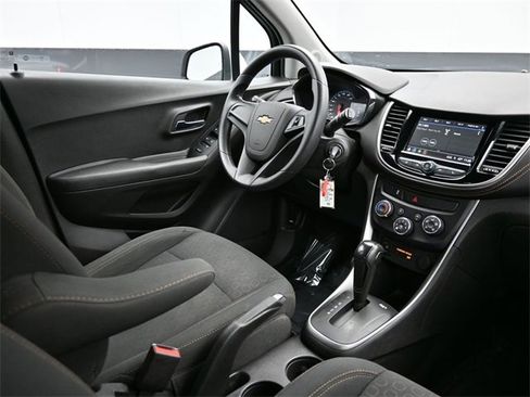 Used 2019 Chevrolet Trax LS image 18