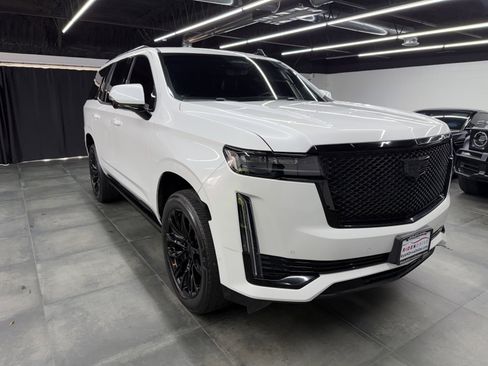 Used 2023 Cadillac Escalade Sport Platinum w/ LPO, ONYX Package image 9