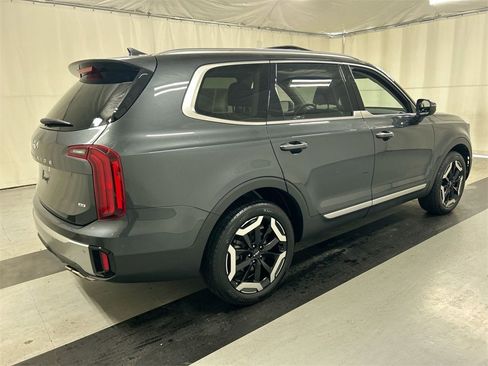 Certified 2023 Kia Telluride S w/ S Sunroof Package image 2