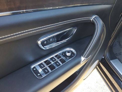 Used 2019 Bentley Bentayga AWD/4WD image 20