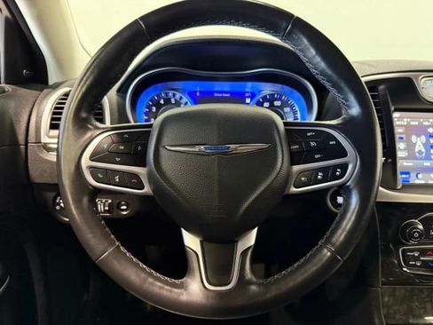 Used 2022 Chrysler 300 Touring L w/ Safetytec Plus Group image 15