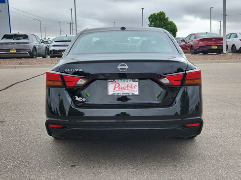 Used 2025 Nissan Altima 2.5 SV FWD image 14