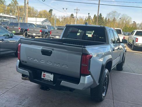 Certified 2024 Toyota Tacoma TRD Off-Road image 6