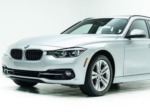 Used 2018 BMW 330i xDrive Wagon AWD/4WD image 10