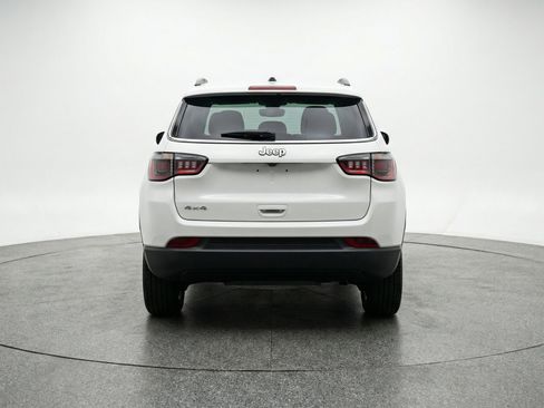 Used 2025 Jeep Compass Latitude image 7