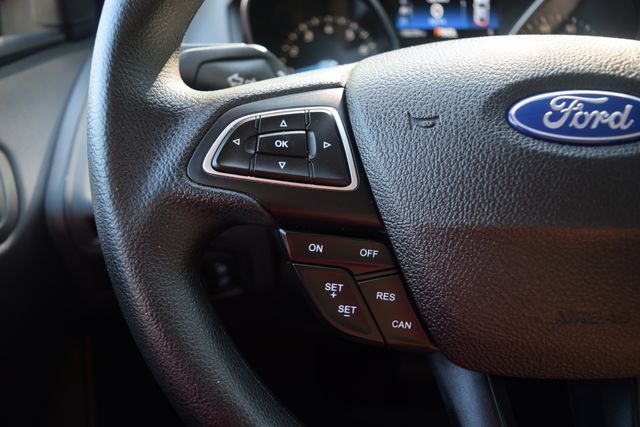 Used 2016 Ford Focus SE FWD image 6