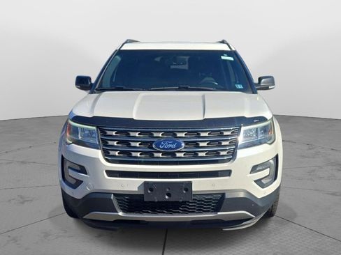 Used 2017 Ford Explorer XLT w/ Equipment Group 202A image 7