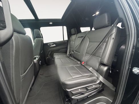 Used 2024 Chevrolet Suburban Z71 image 11