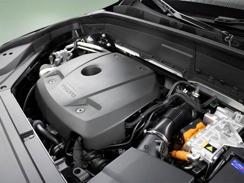 Certified 2025 Volvo XC90 T8 Plus image 14