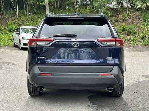 Used 2019 Toyota RAV4 XLE Premium w/ Cold Weather Package AWD/4WD image 4
