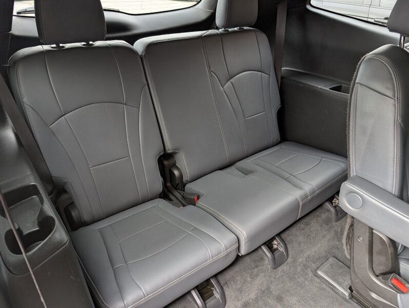 Used 2022 Buick Enclave Premium AWD/4WD image 30