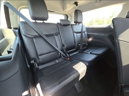 Used 2025 Ford Expedition Max Platinum AWD/4WD image 11