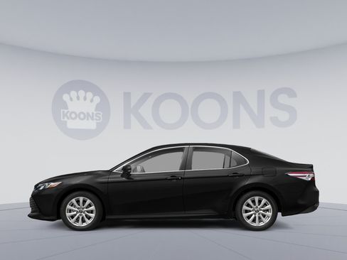 Used 2018 Toyota Camry XLE w/ Audio Package FWD image 4