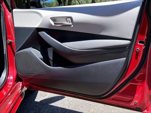Used 2020 Toyota Corolla LE FWD image 29