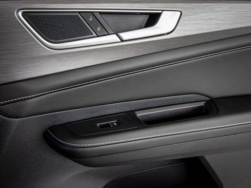 New 2026 Volkswagen Atlas Cross Sport SE FWD image 23
