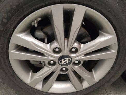 Used 2018 Hyundai Elantra Value Edition FWD image 31