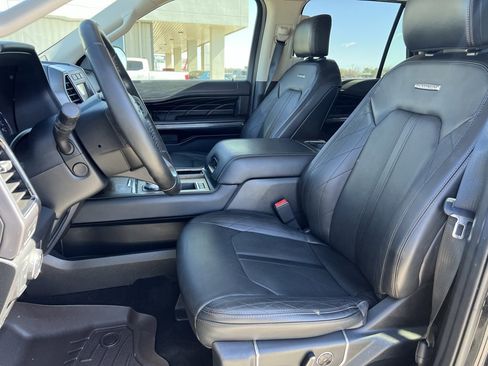 Used 2019 Ford Expedition Platinum image 11