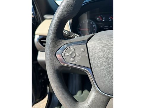 Used 2022 Chevrolet Traverse LS image 21