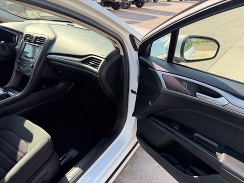 Certified 2020 Ford Fusion SE FWD image 15