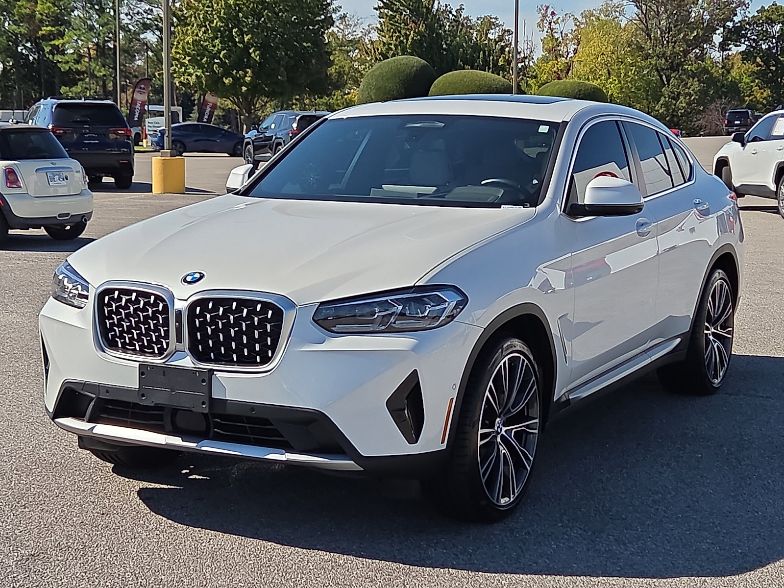 Used 2025 BMW X4 xDrive30i w/ Premium Package AWD/4WD image 2