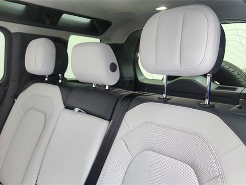 Used 2025 Land Rover Defender 110 X image 29