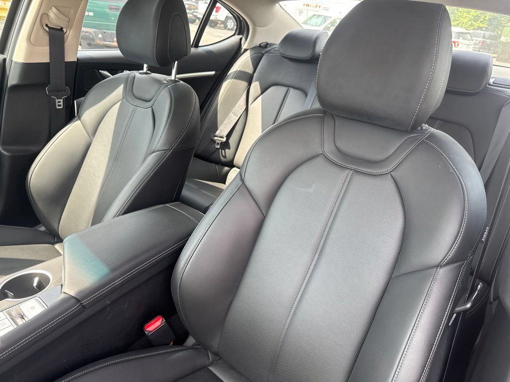 Used 2025 Genesis G70 2.5T AWD/4WD image 17
