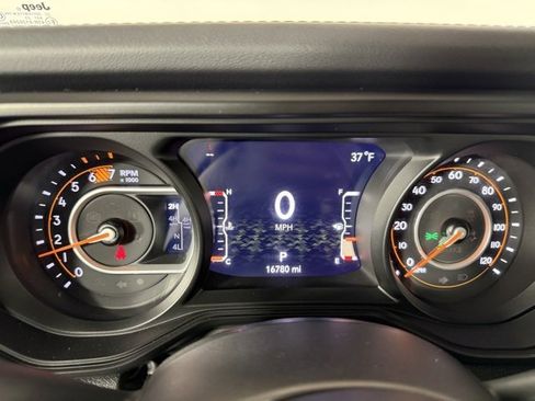 Used 2024 Jeep Wrangler Rubicon image 24