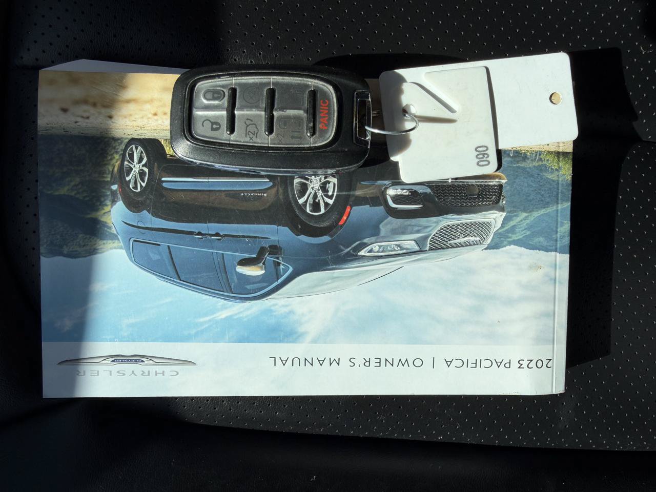 Used 2023 Chrysler Pacifica Touring-L FWD image 17
