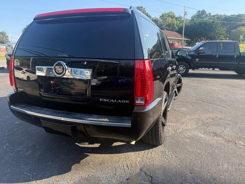 Used 2011 Cadillac Escalade AWD image 18